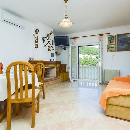 Beautiful Home In Pucisca With Wifi Екстериор снимка