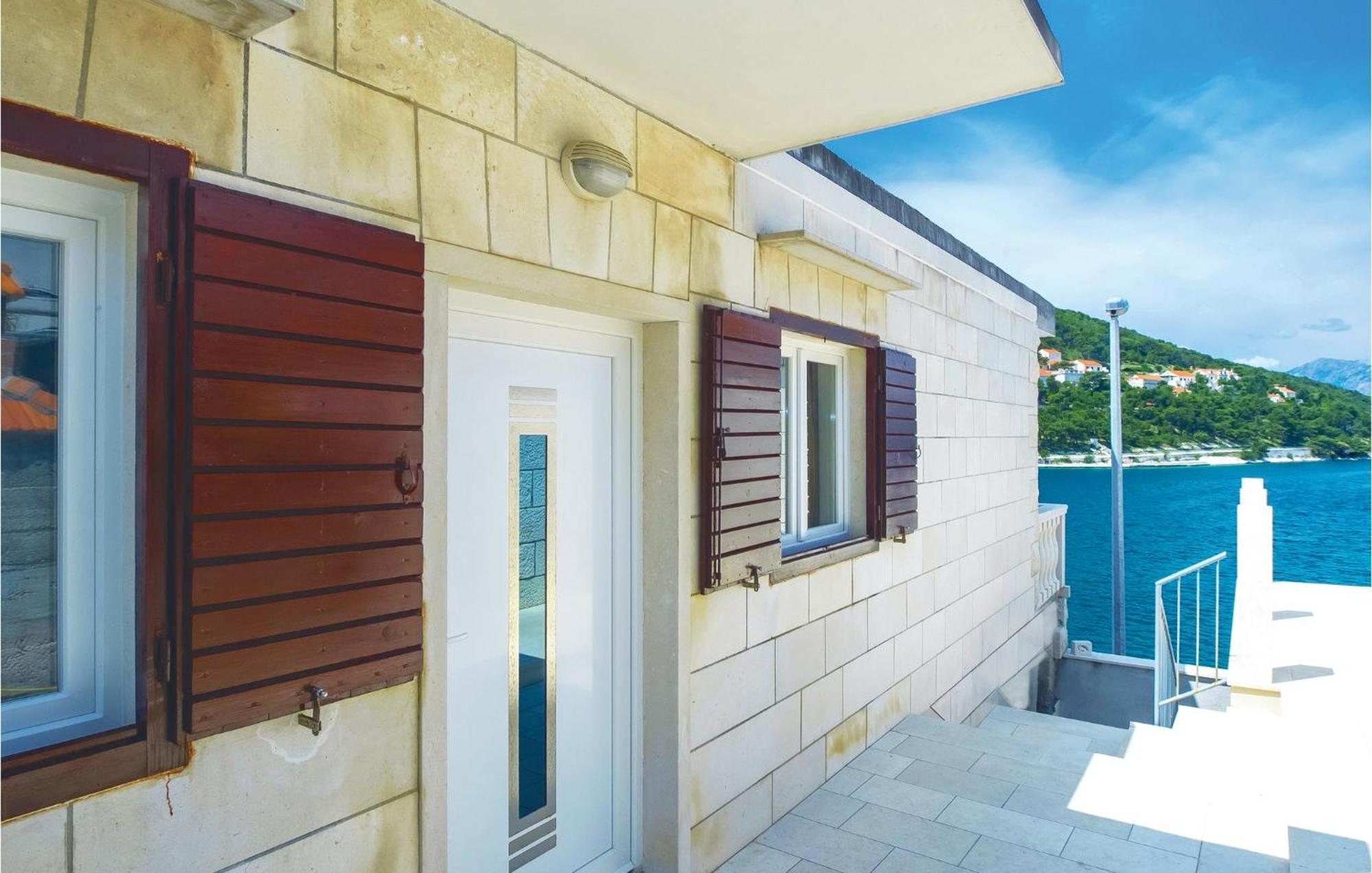 Beautiful Home In Pucisca With Wifi Екстериор снимка