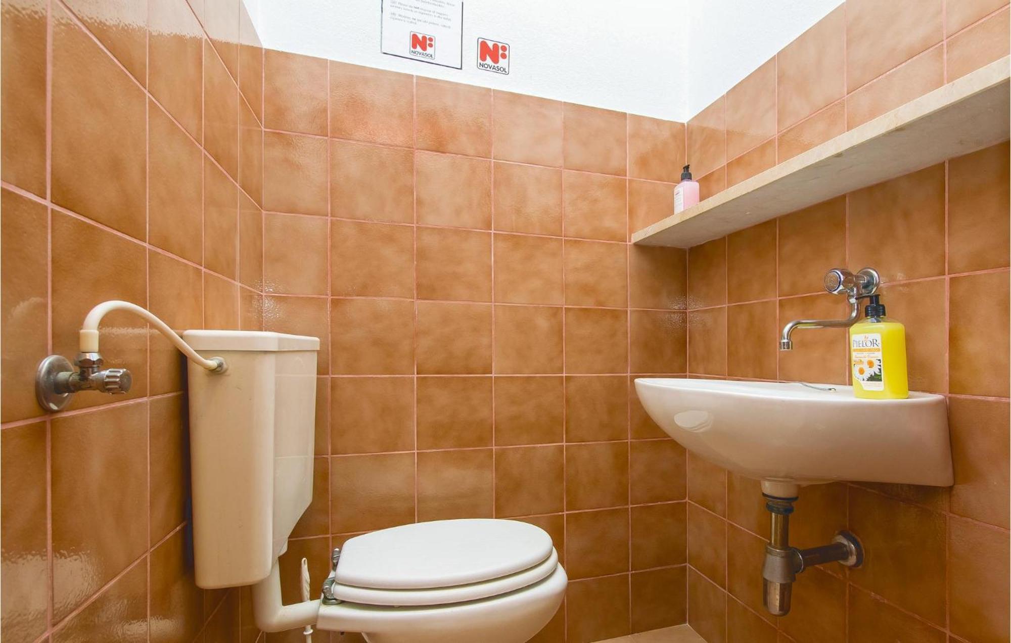 Beautiful Home In Pucisca With Wifi Екстериор снимка