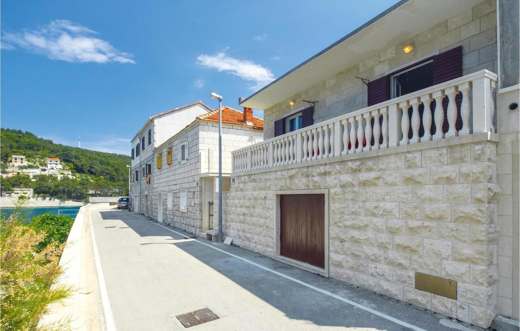 Beautiful Home In Pucisca With Wifi Екстериор снимка