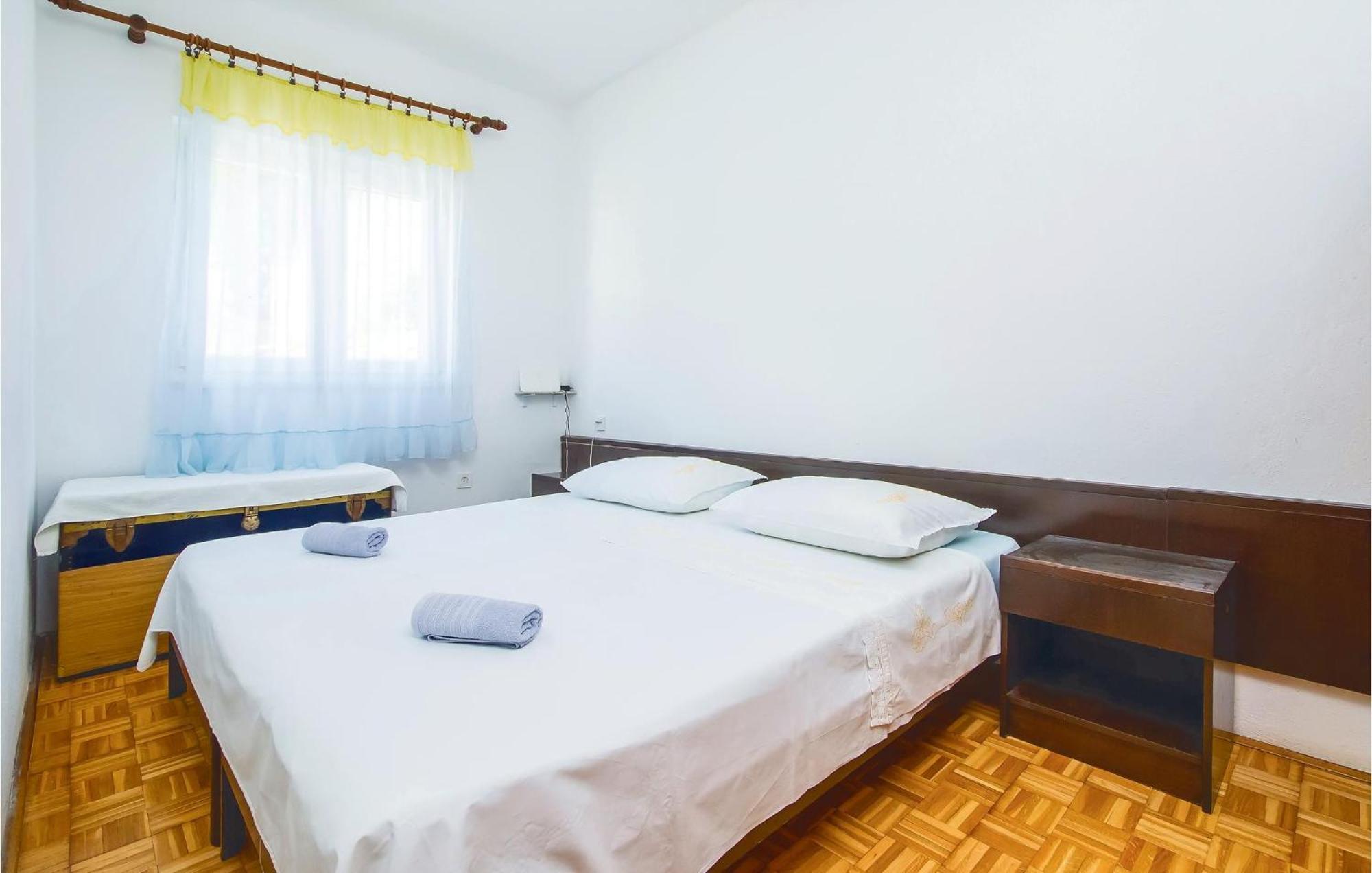 Beautiful Home In Pucisca With Wifi Екстериор снимка