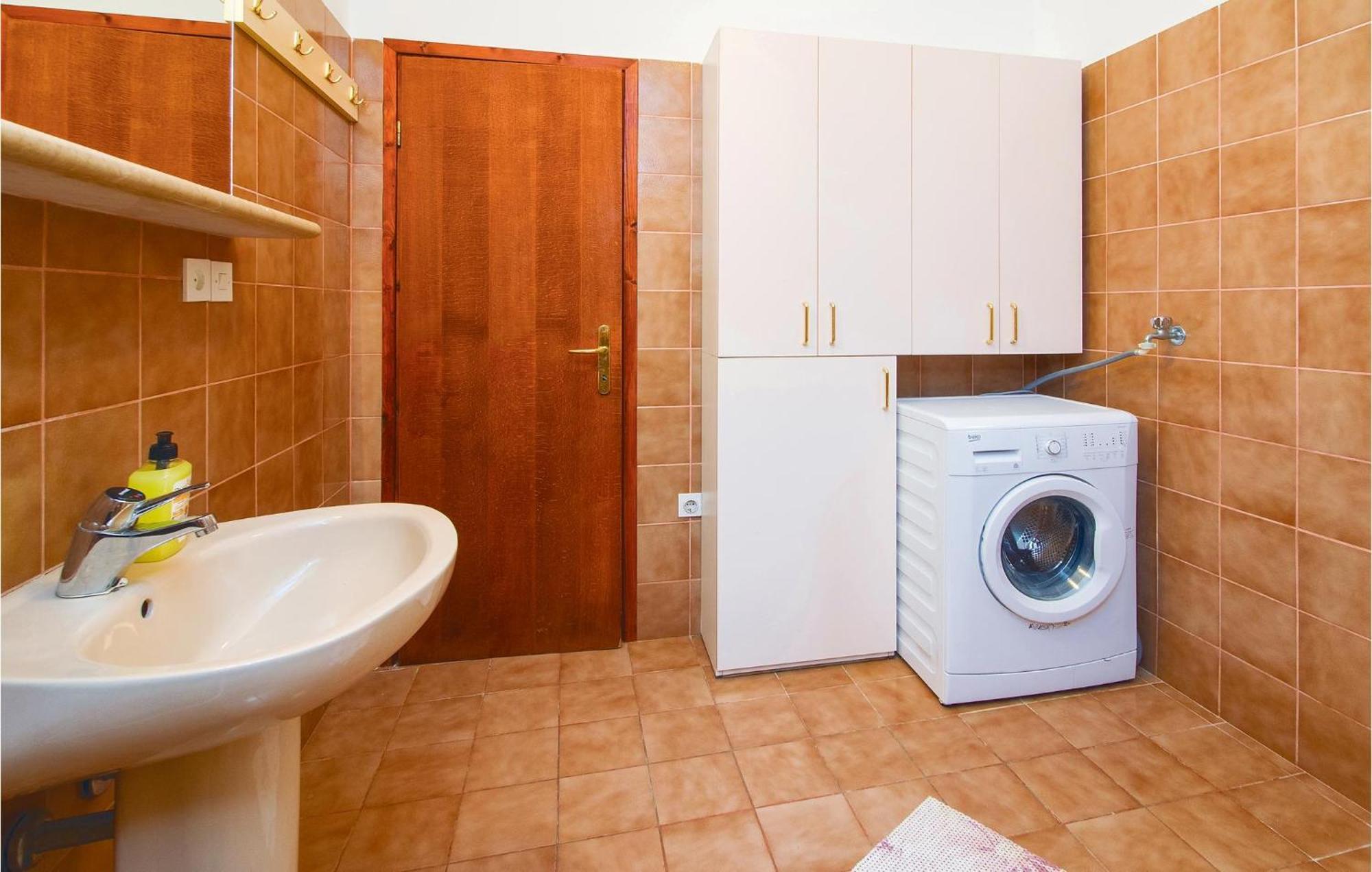 Beautiful Home In Pucisca With Wifi Екстериор снимка