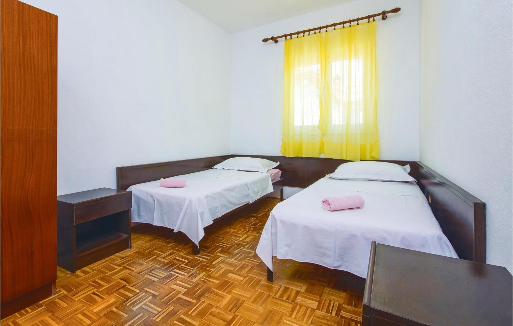 Beautiful Home In Pucisca With Wifi Екстериор снимка