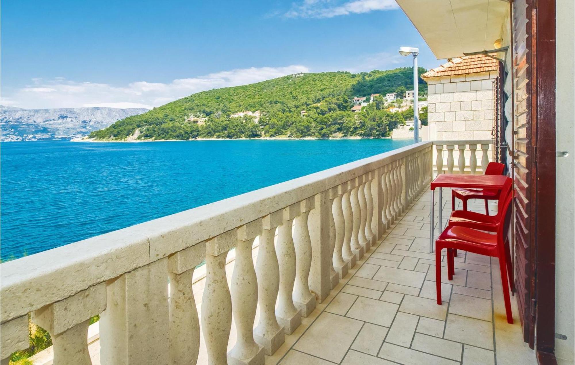 Beautiful Home In Pucisca With Wifi Екстериор снимка